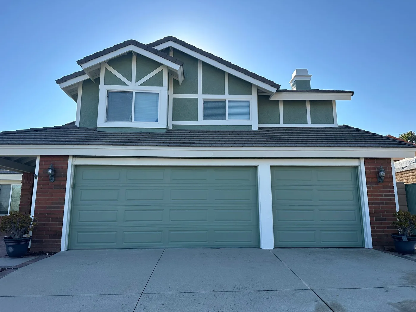 Altadena home exterior with fresh paint and clean trim lines by Ivan's Pro Painting