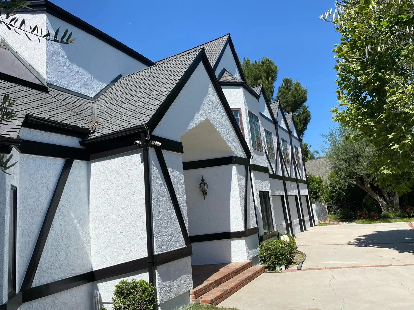 Altadena house exterior repainted by Ivan's Pro Painting