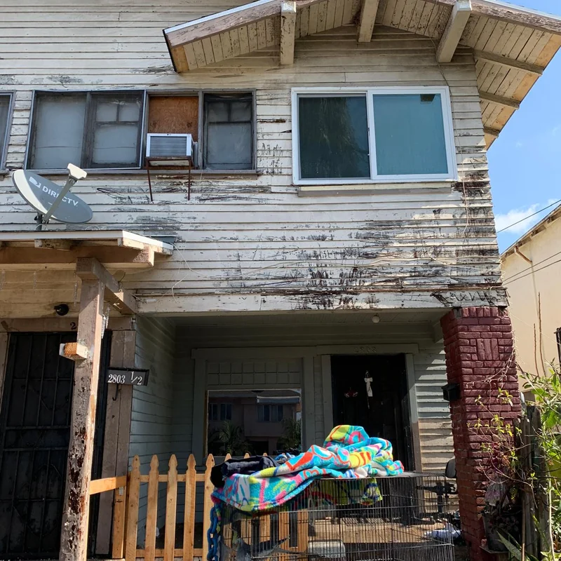 Craftsman home before exterior restoration