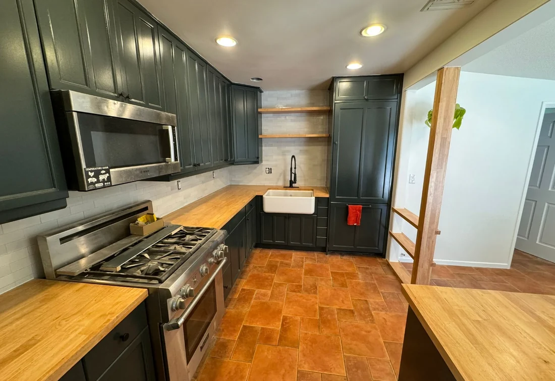 Kitchen prepared for a deep green cabinet repaint
