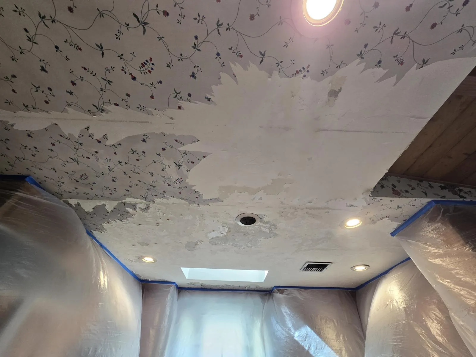 Seams and lifting edges in the ceiling paper, Pasadena